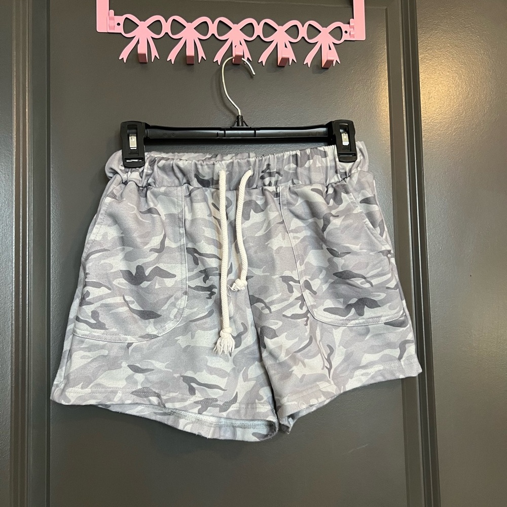 Cozy High-Waisted Gray Camouflage Women's Shorts